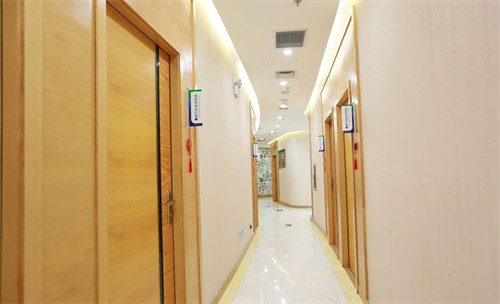 深圳富華醫(yī)療美容醫(yī)院環(huán)境圖4