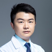 梁欽博醫(yī)生照片