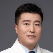 山東青島博士醫(yī)學(xué)美容醫(yī)院黃志有醫(yī)生照片