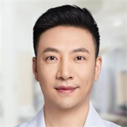 武漢五洲整形外科醫(yī)院嚴(yán) 飛醫(yī)生照片