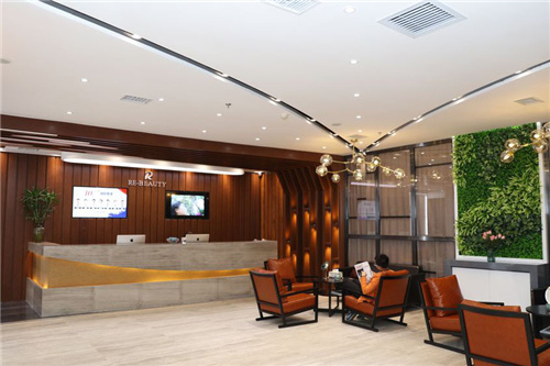 哈爾濱瑞麗醫(yī)療美容醫(yī)院前臺大廳環(huán)境 哈爾濱瑞麗醫(yī)療美容醫(yī)院前臺大廳環(huán)境