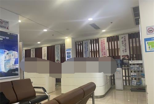 成都華廈眼科醫(yī)院大廳環(huán)境 成都華廈眼科醫(yī)院大廳環(huán)境