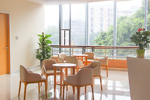 佛山愛(ài)爾眼科環(huán)境圖2