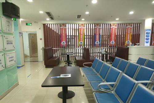 成都華廈眼科大廳等候區(qū)環(huán)境 成都華廈眼科大廳等候區(qū)環(huán)境