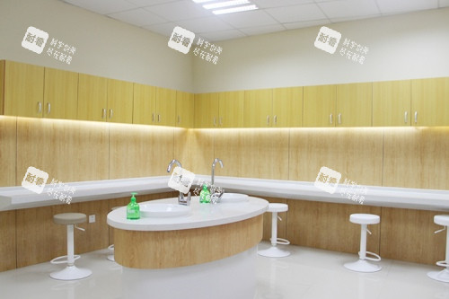 佛山愛爾眼科醫(yī)院配鏡室試戴區(qū)