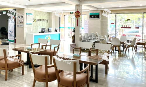 海口國(guó)愛近視醫(yī)院入門廳