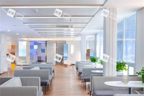 成都普瑞眼科醫(yī)院大廳