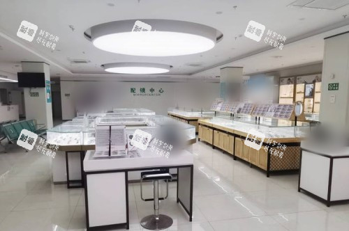 合肥東南眼科醫(yī)院配鏡區(qū)