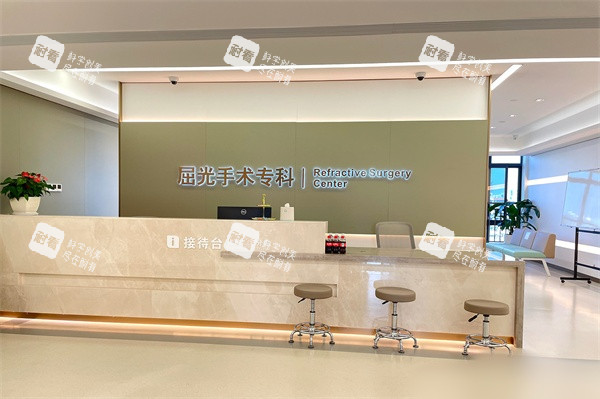 南寧普瑞眼科醫(yī)院屈光手術(shù)?？茖?dǎo)診臺