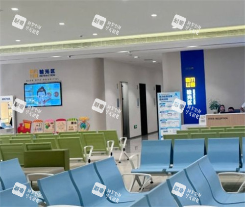 東莞愛爾眼科醫(yī)院驗光區(qū)