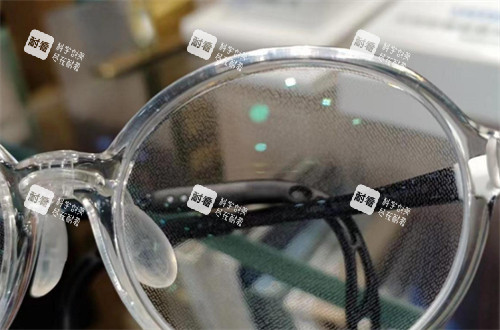 尼康控優(yōu)點鏡片發(fā)大看的樣子