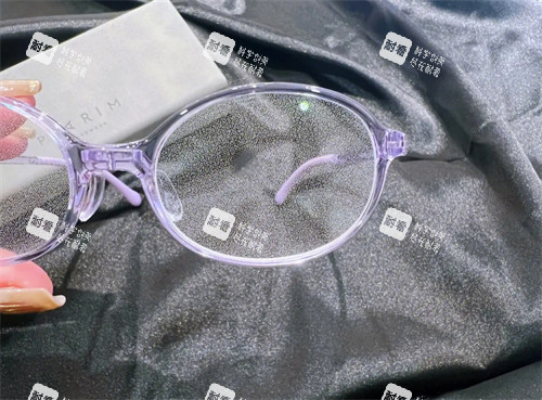 尼康控優(yōu)點鏡片特寫