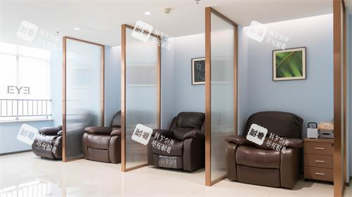 重慶愛爾眼科醫(yī)院會員等候區(qū)