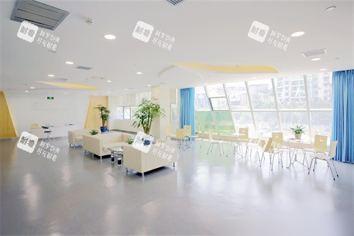自貢愛爾眼科醫(yī)院候診區(qū)