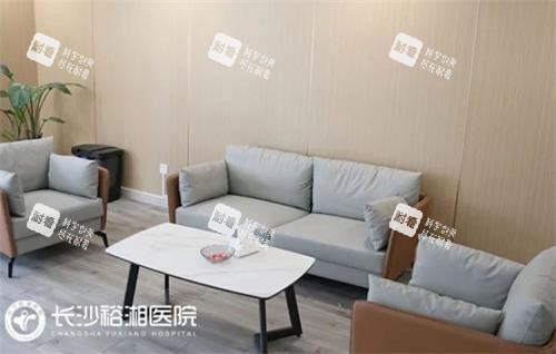 長(zhǎng)沙裕湘眼科醫(yī)院休息區(qū)一角 長(zhǎng)沙裕湘眼科醫(yī)院休息區(qū)一角
