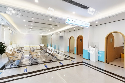 南昌華廈眼科醫(yī)院候診大廳