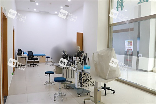 恩施慧宜眼科醫(yī)院驗(yàn)光區(qū)環(huán)境