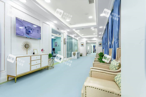 成都佰視佳眼科過道休息區(qū)環(huán)境