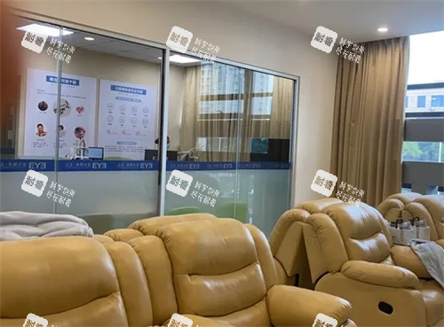 東莞愛(ài)爾眼科醫(yī)院等待區(qū)
