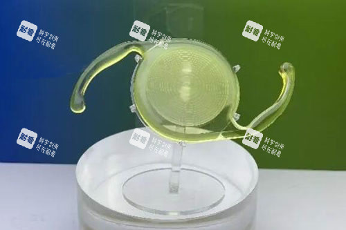 白內(nèi)障手術(shù)晶體特寫