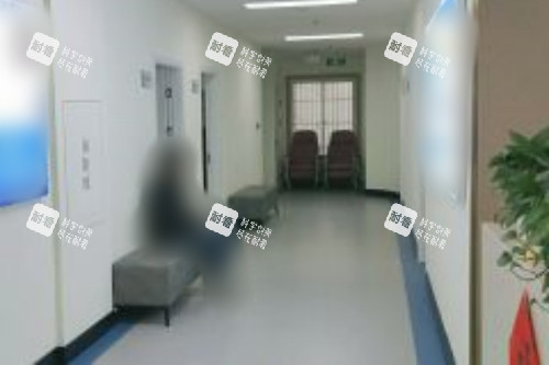 南京東南眼科醫(yī)院走廊