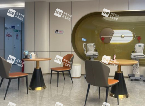 南寧佰視佳眼科大廳休息等待區(qū)環(huán)境