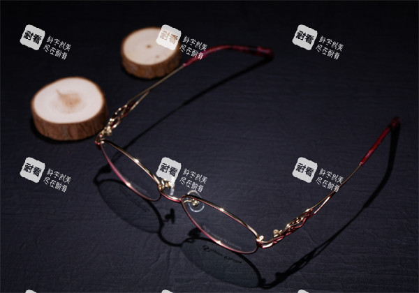 超視立遠(yuǎn)近兩用眼鏡宣傳圖