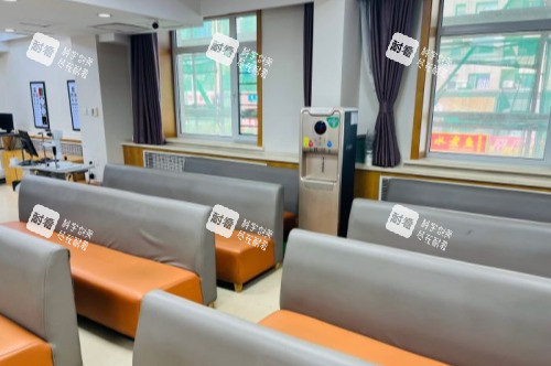 沈陽(yáng)何氏眼科候診區(qū)