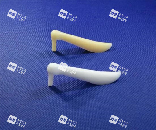 隆鼻手術(shù)用過的假體和新的假體