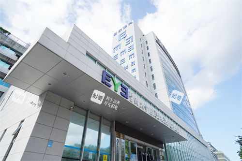 深圳愛爾眼科醫(yī)院總院醫(yī)院門口