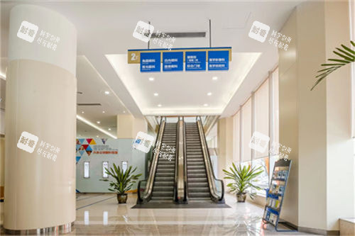 武漢愛爾眼科漢口醫(yī)院電梯口