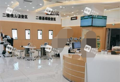 大連何氏眼科醫(yī)院檢查區(qū)