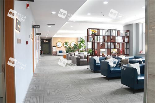 大連愛(ài)爾眼科醫(yī)院三樓環(huán)境