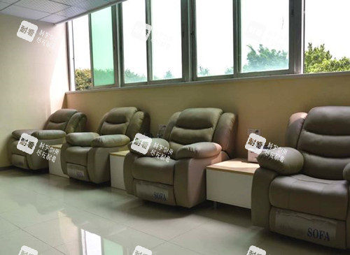 廣州黃埔愛爾眼科內(nèi)部休息等待區(qū)環(huán)境