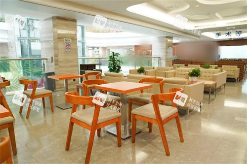 廣州愛爾眼科醫(yī)院候診區(qū)