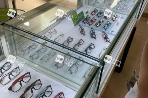 臨沂新益民眼科醫(yī)院配鏡區(qū)