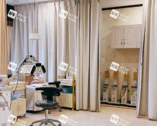 北京京城皮膚醫(yī)院儀器操作室畫家