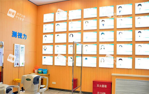 蘭州普瑞眼科醫(yī)院醫(yī)生墻