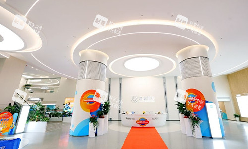 深圳普瑞眼科前臺環(huán)境