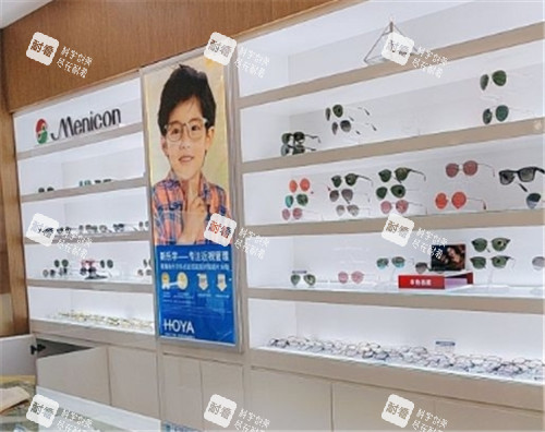 上海希瑪瑞視眼科眼鏡展示區(qū)