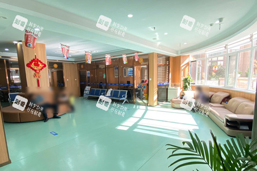 煙臺華廈眼科價格表，近視手術(shù)8000起/白內(nèi)障4000起/斜視5000起收費(fèi)透明！